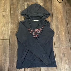 mammoth cave sweatshirt! not sure of the brand but i’m pretty good condition!